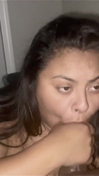 Rainha Monica recebe seu rosto pintado em porra