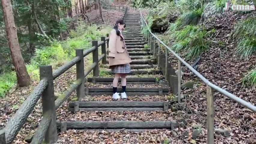 A Wild Beauty Who Loves Deep Kisses Captures Her Passion Wherever She Goes. - B (J-Cams)