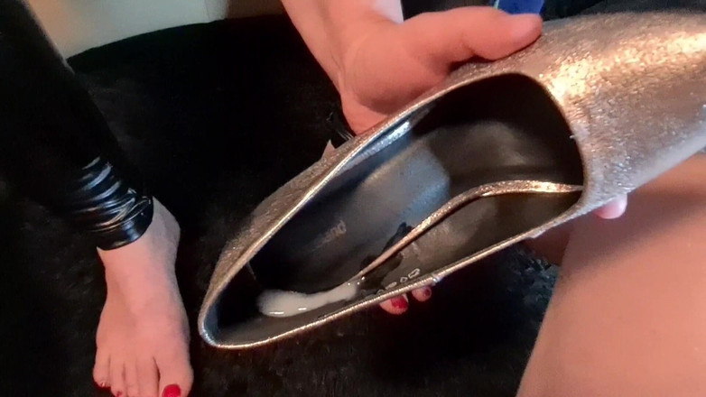 SquirtButterfly: Stiefmoeder geeft perfecte schoenen