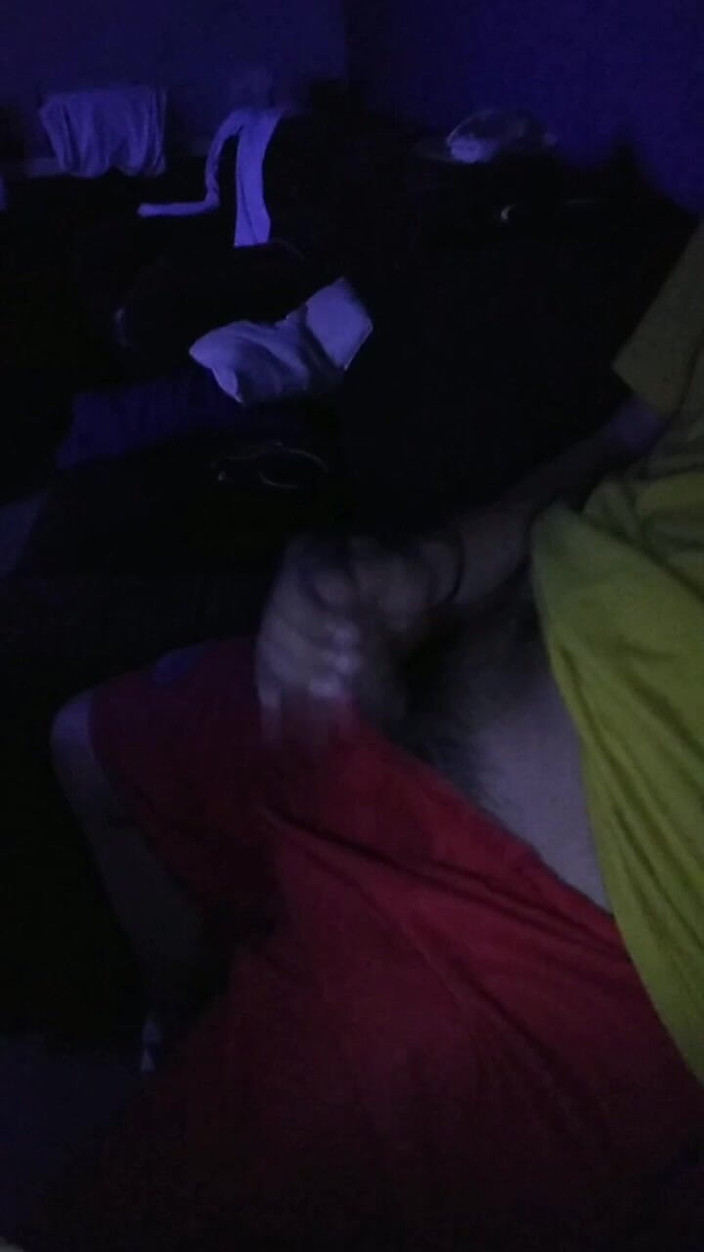 AlexAlejandro13: Dotýkám se mě v obývacím pokoji