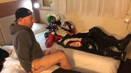 Gaybareback: Fodida por uma moto em linha reta no hotel