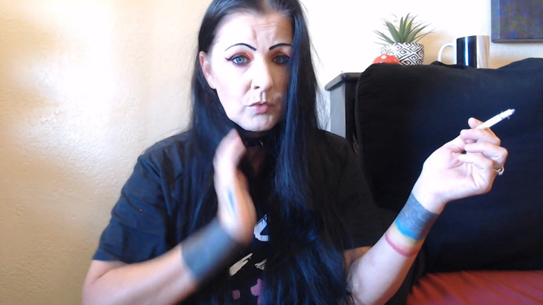 Abby Anna: Nice closeup goth smoker