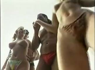 Outdoor pervs: Petrecerea cu barca se transformă în orgie sexy