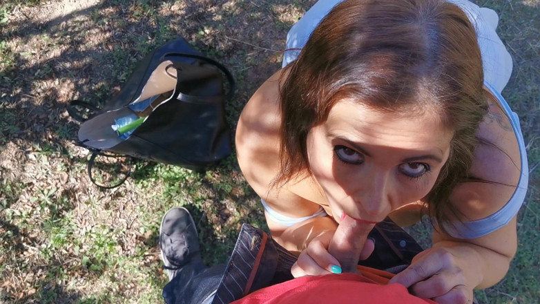 Montse Swinger: Outdoor Blowjob in the Countryside