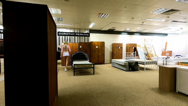 The Midnight Minx: Stripteuză cu micro-tenis cu fustă