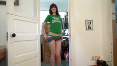 ATKIngdom: Alana Rains strippt beim fotoshooting