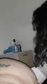 Cowok ini raksasa pria kulit hitam sambil fingering memeknya