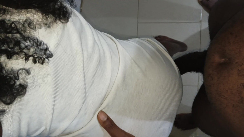 Babygood: Calabar Kızı Büyük Zenci Yarağı Tarafından Sikiliyor