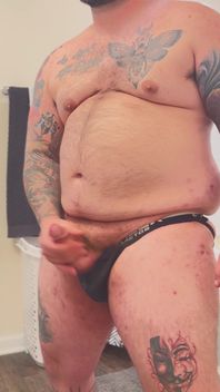 Sexy Tattooed Hairy Bear Cumming