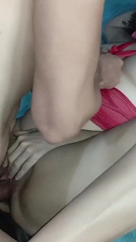Curățând camera tatălui meu vitreg foarte sexy