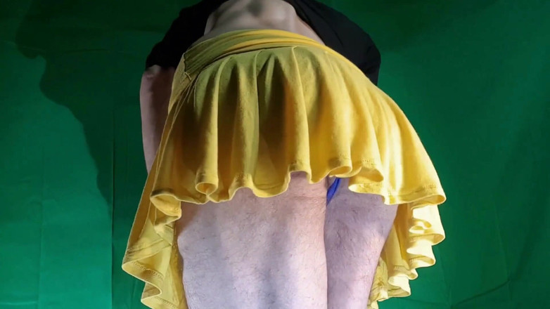 HeIsSooThin: Cu sau fără tanga. Cum ai mai degrabă?