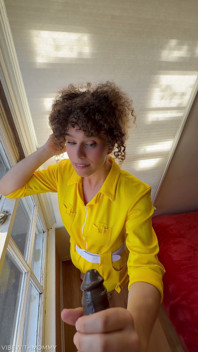 April O’Neil doit se faire baiser par un jeu vidéo
