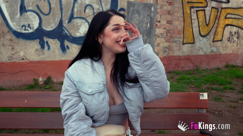 FAKings: We verwelkomen Roma Amor bij porno met een ruige neukpartij!