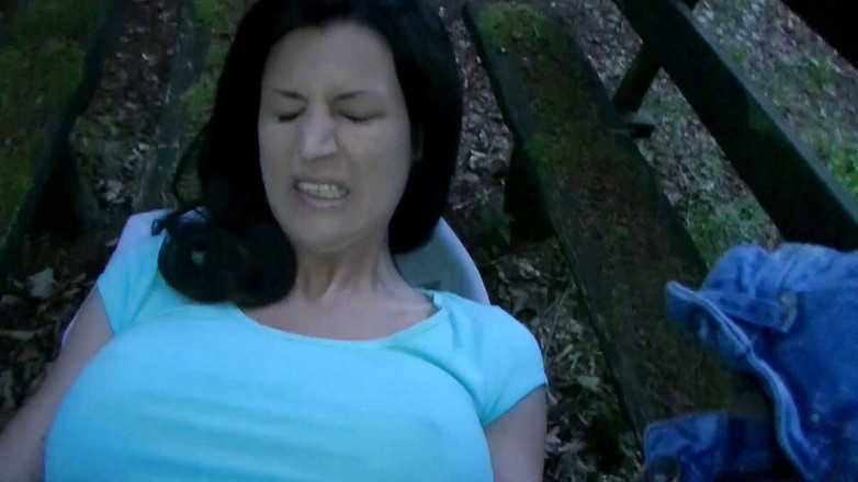 Melanie-Fox Private Videos: 在森林里被粗暴肛交