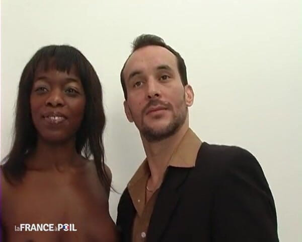 La France a Poil: カメラの前で初めてソドムされた美高身長黒痴女