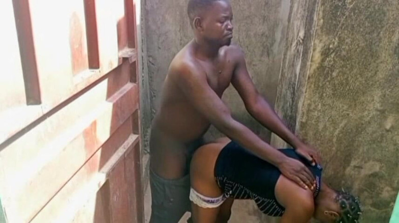 Pornsexlive: Afrikalı komşu bir köşede