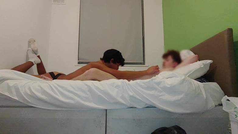 LeoTeenLatinos: Zrzavý student podvádí svou přítelkyni s latinoameričanem