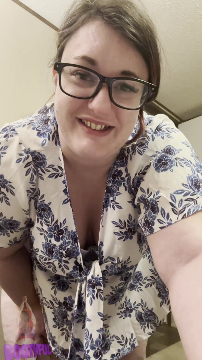 BellaBlast: Girlfriend Farts: Sulfur, Spice e uma Surpresa Fedorenta - 21mis - Bootyful Bella...