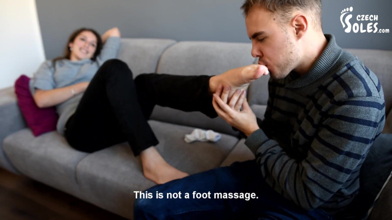 Czech Soles - foot fetish content: ¡Dame tus pies o te las voy a hacer cosquillas!