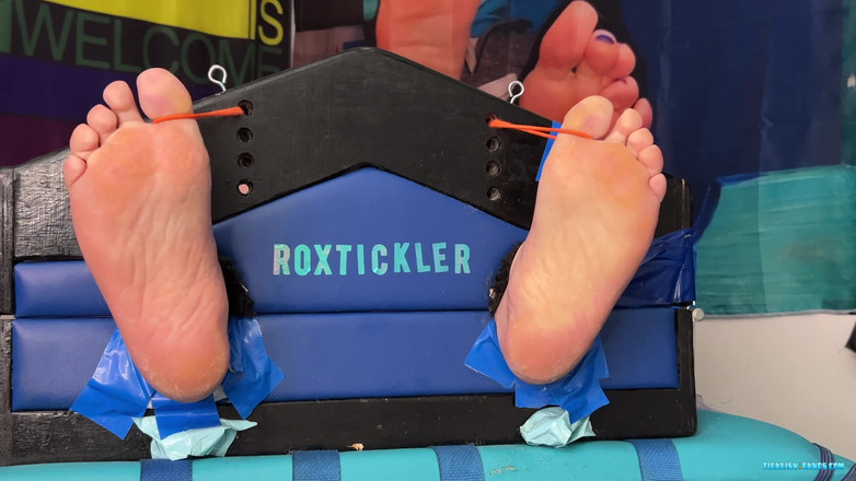 Ticklish Chubs: मास्टर मैट Mercy के लिए भीख मांगता है!