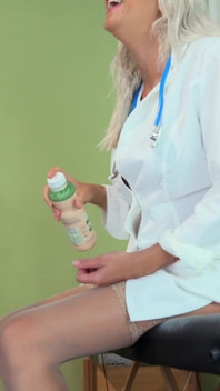 419 | Yogurt anal kencing minum kencing di memek tante seksi
