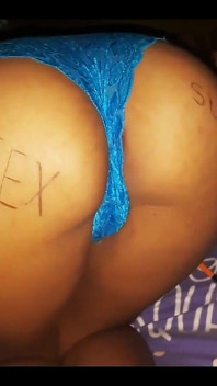 Cewek semok latina dengan lingerie seksi dengan lingerie seksi warna biru ini suka banget dientot habis-habisan