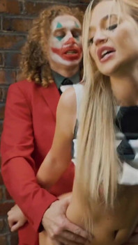 Blake Blossom als harley Quinn wird von Joker hart gefickt - Joker Porno cosplay Parodie