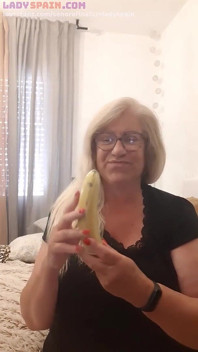 Fina Putting a Banana in Her Cunt. She Tastes It and Masturbates, so Horny!