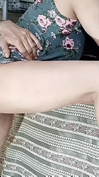 Cuplu punjabi sexy futând pizda în bucătărie sex excitat în poziția capră cu gemete puternice și fierbinți