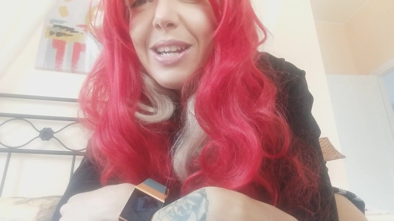 savannahamatoriale: 意大利红发情妇Lavinia，和她的小虫说话