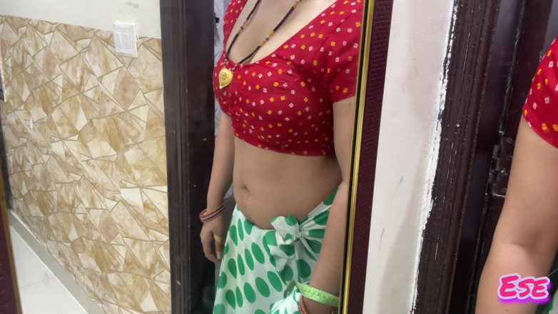 Sammy Sins: Desi pervers skräddare knullar indisk het bhabhi i sin butik