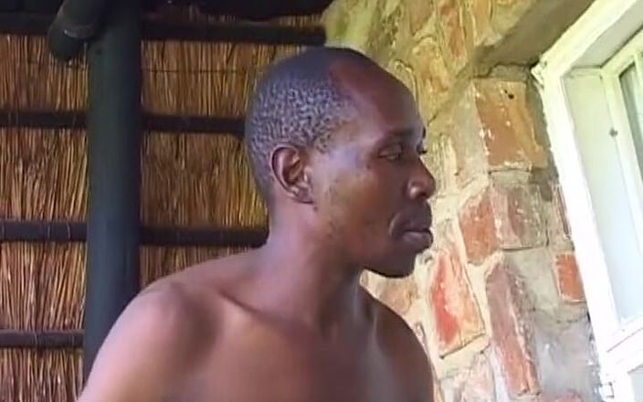 Deutsche XXX Filme: Nubian bdsm тема отримала лупцювання на відкритому повітрі