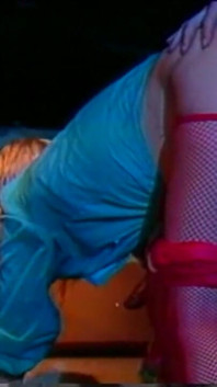 Milf cachonda chupa una gran polla de extraño antes de tener sexo