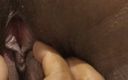 Karmico: 통통한 보지에 손가락을 대고 있는 남편