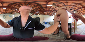 GabbyHorny: 기자는 그녀의 보고서 중에 잡힌 후 방송에서 알몸으로 스트립.