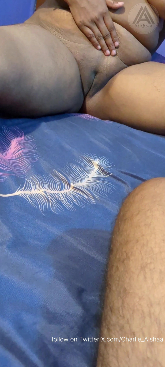 CharlieAishaa: Indická manželka Aishaa téměř přistižena při zábavě s cizincem