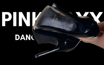 Pink Foxx: Dangling Black Heels Mengusik