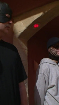 Heiße bdsm-küken pissin miteinander und muschi von ihrem meister gespielt