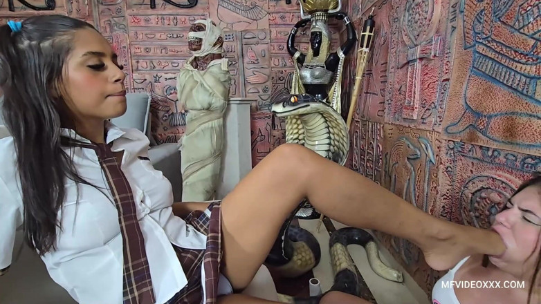 MF Feet: Bad College Girl and Deep Feet