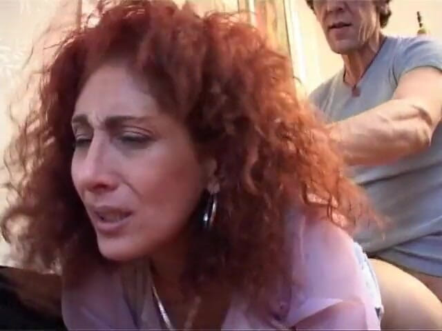 Milf in Love: Máy bay bà già Sicilian đụ theo cách bí mật ở nhà ......