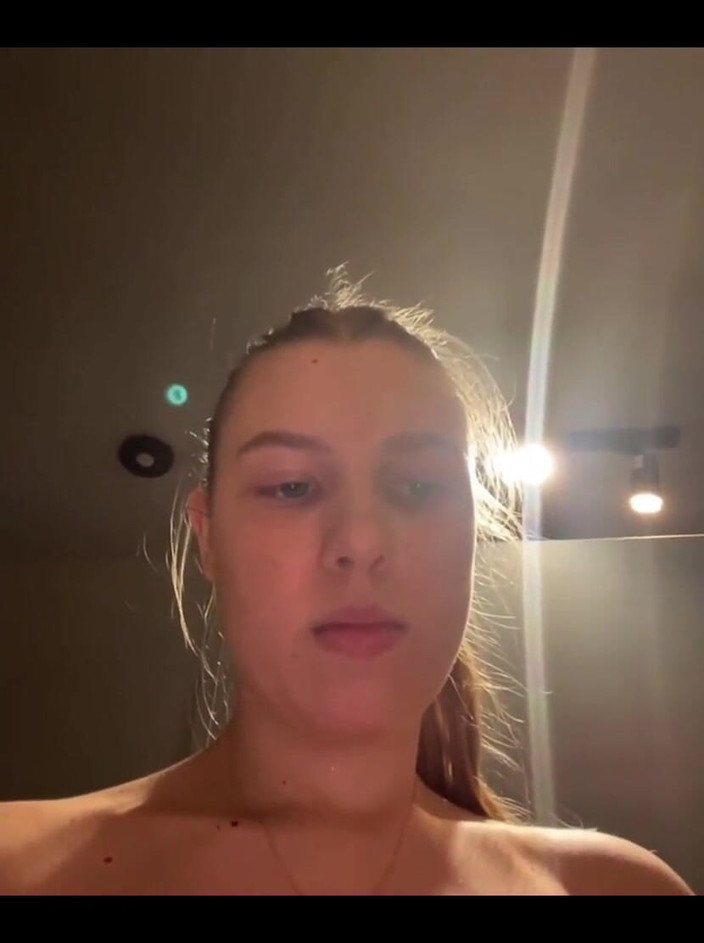 JuiceLussie: Первый раз сквиртую на публике