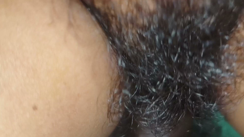 Sexy aunty: Gujju Bhabhi Ki Chut Me Kala Lund Ghusa Diya Devar...