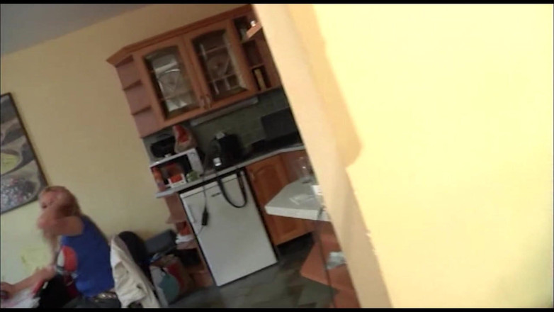 Purzel Official: 唇の薄いブロンド