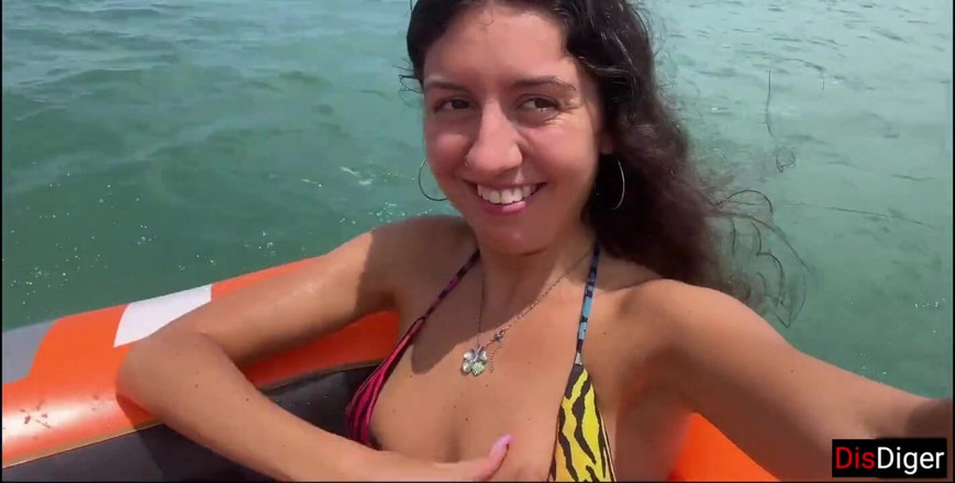 Dis Diger: Seks analny na plaży na wyspie