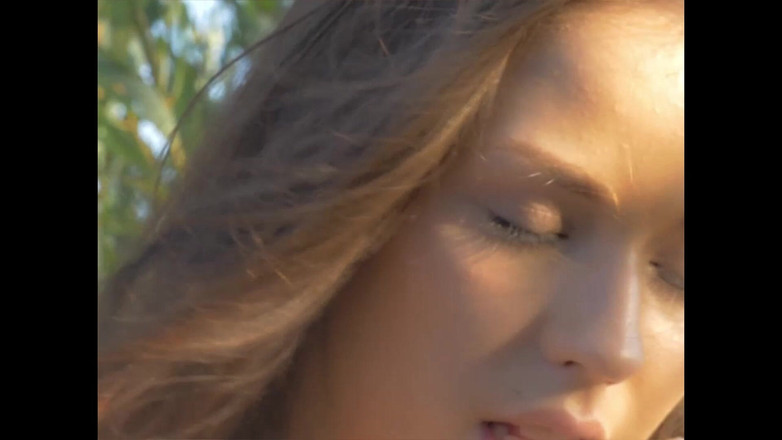 Just X Star: Nieśmiałość modelu