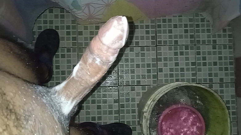 Cute boy jerks off: Gay chlap masturbuje při přemýšlení o své partnerce, která jela...