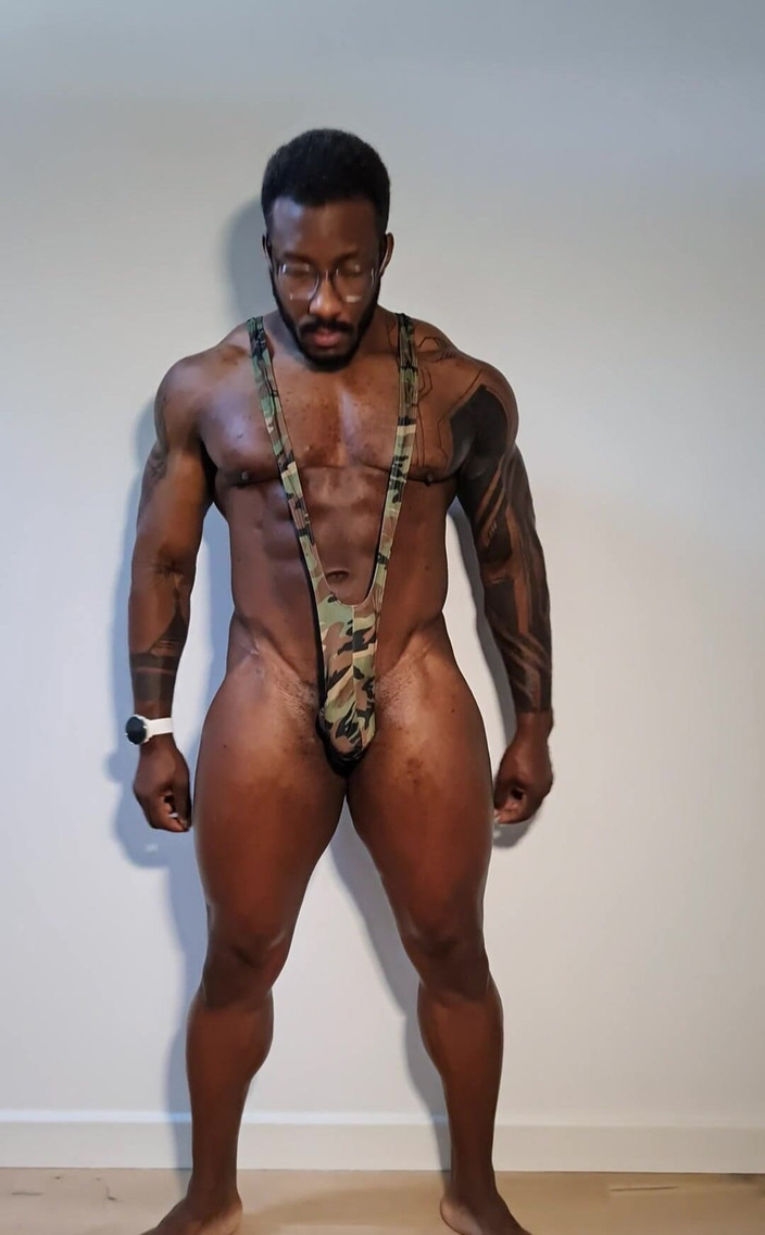 Amadeus: Cum purta baietii acestea, Mankini