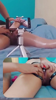 Moglie Sottomessa Gli Permette Di Giocare Con Il Suo Culo Oliato Prima Di Scoparla