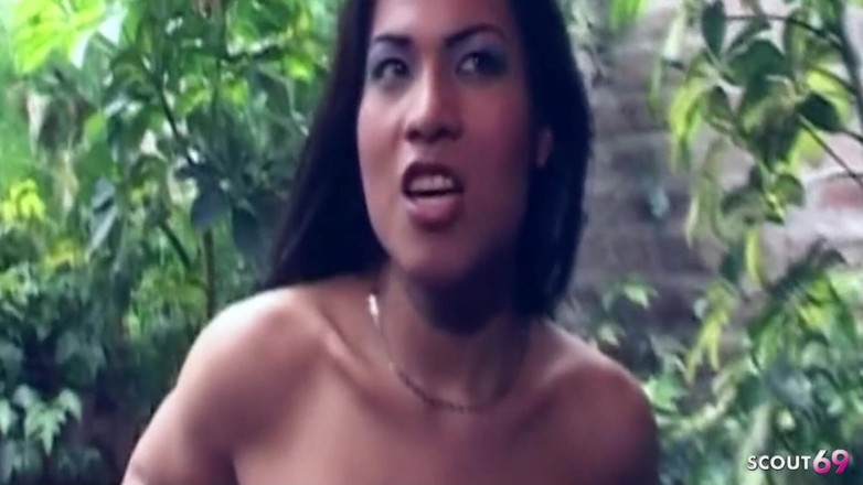 Shemale TS Collection: Czerwone pończochy Latin Shemale Outdoor fucked w ciasnym dupku