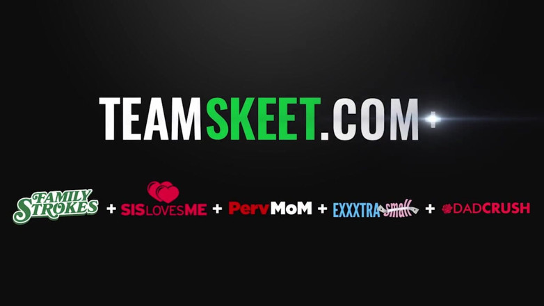 Team Skeet: My small teen girlfriend has a juicy ass
